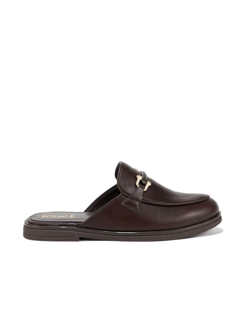 Mules plates à boucle